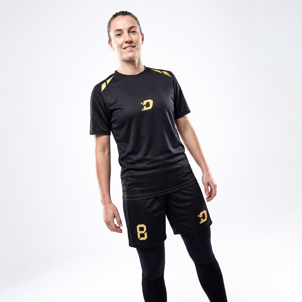 Personalisiertes Deutschland Fußballtrikot Damen Schwarz Gold Vorderansicht ZUMEL