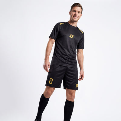 Personalisiertes Deutschland Fußballtrikot Herren Schwarz Gold Vorderansicht ZUMEL