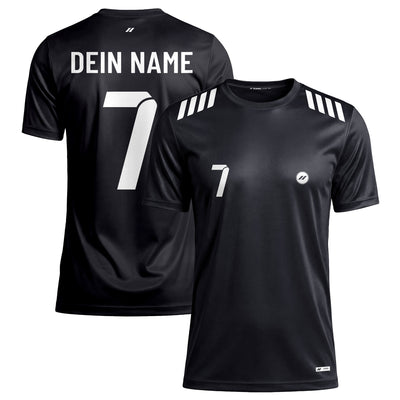 Personalisiertes HyperDry Fußballtrikot in Schwarz mit weißen Schulterstreifen sowie individuellem Namen und Nummer.
