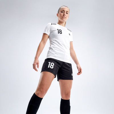 Schwarzes Damen Fußballtrikot von Zumel für Training und Spiel mit modernem Teamdesign.